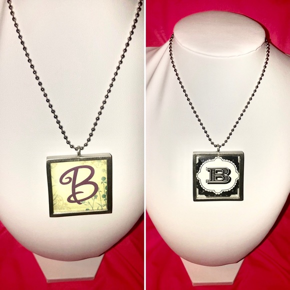 ✨Vintage✨ Double Sided “B” Necklace - Picture 1 of 6